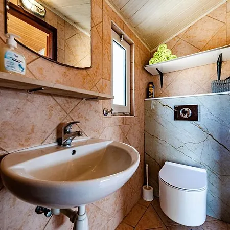 Edi By Guide * Ostrvo Šijak